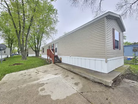 209 Wren Dr, Pontiac, IL 61764