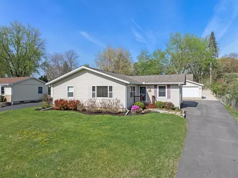 5021 N Westwood Dr, Mchenry, IL 60050