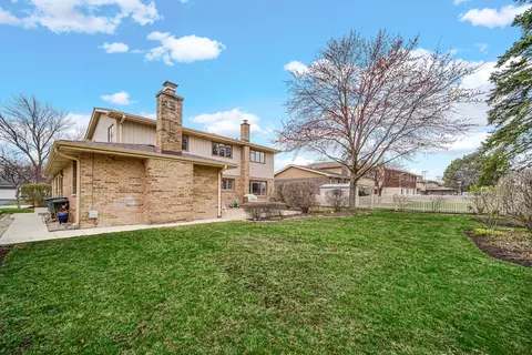 Exterior - 1102 W Compton Pt, Addison, IL 60101 photo 4 of 5