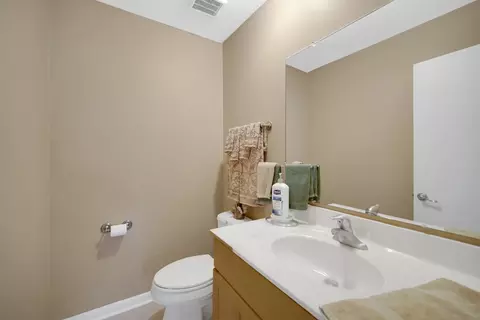Bath - 1102 W Compton Pt, Addison, IL 60101 photo 1 of 6
