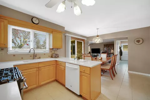 Kitchen - 1102 W Compton Pt, Addison, IL 60101 photo 1 of 2