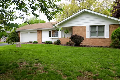 3745 Dixon Dr, Morris, IL 60450