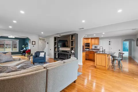 6932 Westview Dr, Oak Forest, IL 60452 photo 18