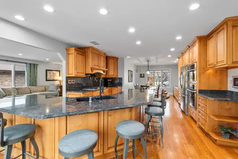 6932 Westview Dr, Oak Forest, IL 60452 photo 9