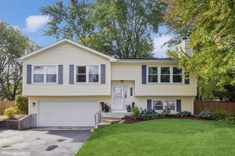 1517 Charleston St, Batavia, IL 60510
