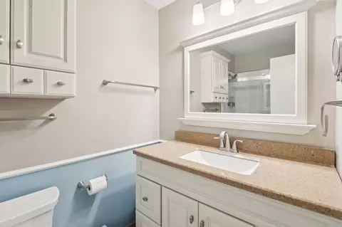 Bath - 4569 Gettysburg Dr, Rolling Meadows, IL 60008 photo 1 of 4
