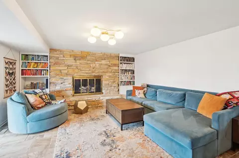 Living - 4569 Gettysburg Dr, Rolling Meadows, IL 60008 photo 2 of 7