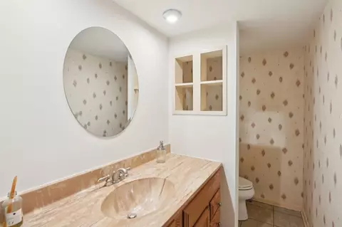 Bath - 4569 Gettysburg Dr, Rolling Meadows, IL 60008 photo 4 of 4
