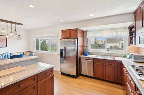 Kitchen - 4569 Gettysburg Dr, Rolling Meadows, IL 60008 photo 6 of 6
