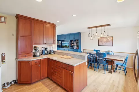Kitchen - 4569 Gettysburg Dr, Rolling Meadows, IL 60008 photo 4 of 6