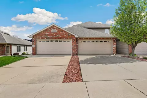 305 Deertrail Ln, Schererville, IN 46375
