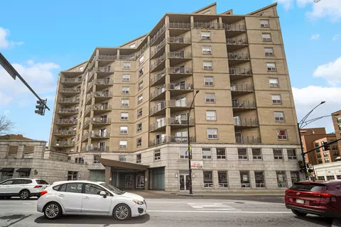 4350 N Broadway St #810, Chicago, IL 60613