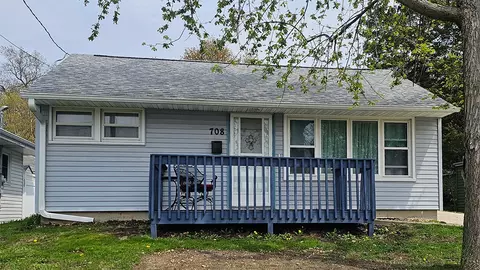 708 S Dement Ave S, Dixon, IL 61021