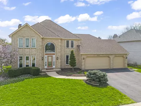 2717 Newport Dr, Naperville, IL 60565
