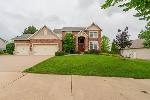 2907 Fox Creek Rd, Bloomington, IL 61705