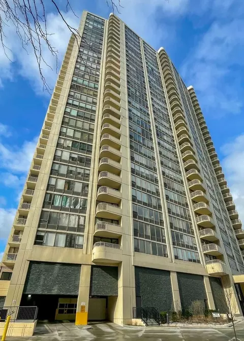 3930 N Pine Grove Ave #2510, Chicago, IL 60613