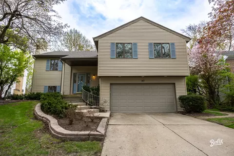 143 Midway Ln, Vernon Hills, IL 60061