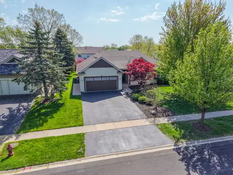 260 Tanager Dr, Woodstock, IL 60098