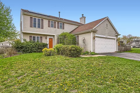 885 Royal Glen Dr, Cary, IL 60013