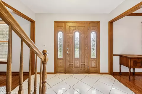 1210 Spring Hill Dr, Algonquin, IL 60102 photo 2