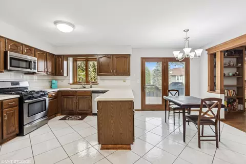 1210 Spring Hill Dr, Algonquin, IL 60102 photo 6
