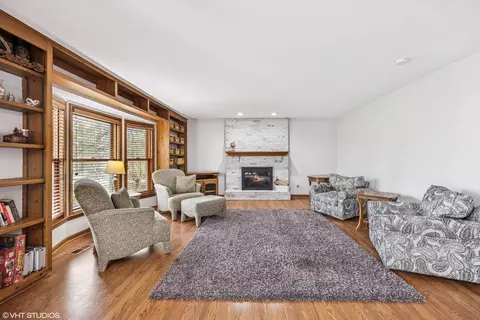 1210 Spring Hill Dr, Algonquin, IL 60102 photo 3
