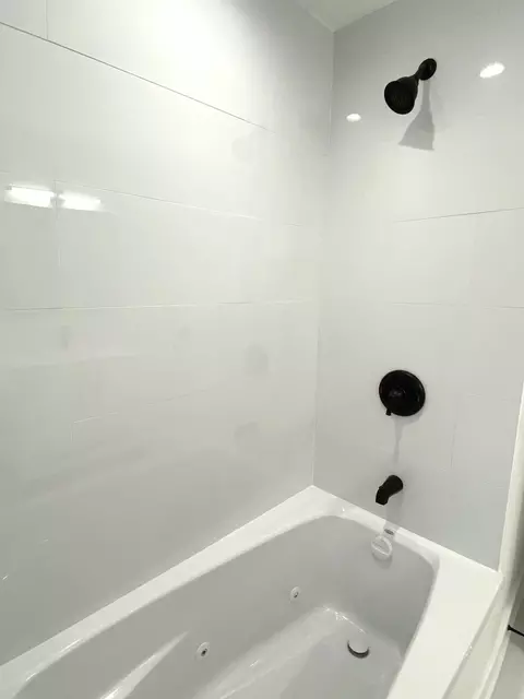 Bath - Undisclosed, Chicago, IL 60617 photo 2 of 8
