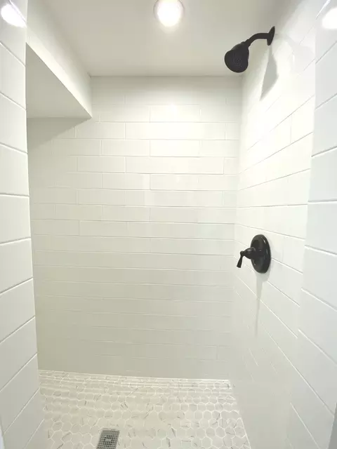Bath - Undisclosed, Chicago, IL 60617 photo 8 of 8
