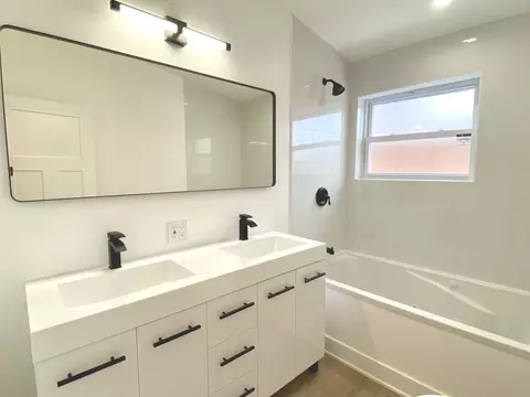 Bath - Undisclosed, Chicago, IL 60617 photo 4 of 8