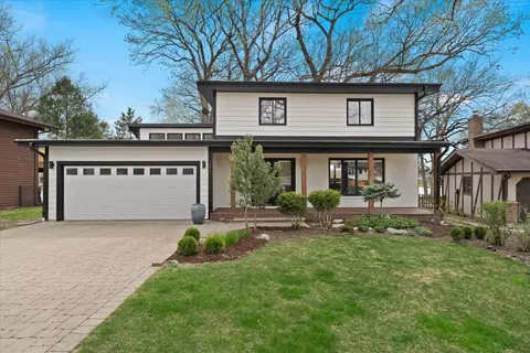312 Lake Shore Dr, Lindenhurst, IL 60046