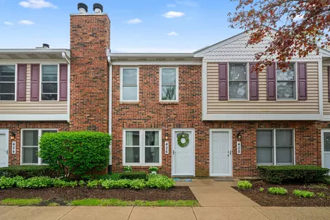 426 Kensington Ct, Naperville, IL 60563