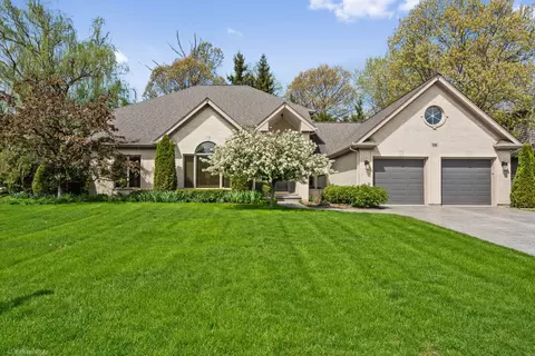 396 Crestwood Rd, Wood Dale, IL 60191