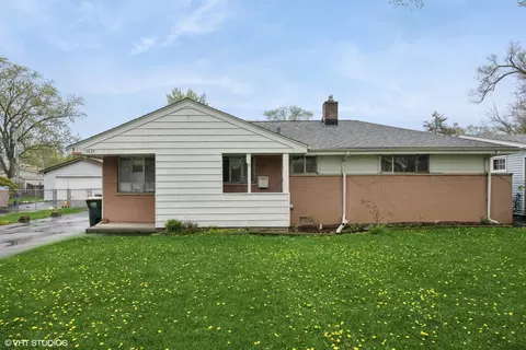 1425 N Wilke Rd, Arlington Heights, IL 60004