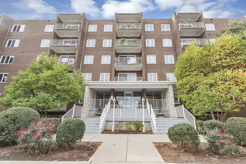 900 Center St #2I, Des Plaines, IL 60016