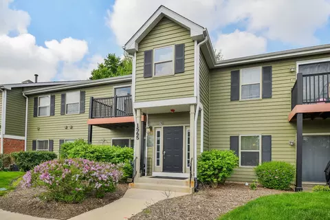 1565 Raymond Dr #102, Naperville, IL 60563
