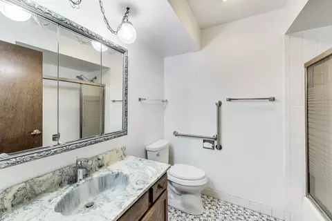 Bath - 237 S Radcliffe Ave, Des Plaines, IL 60016 photo 2 of 3