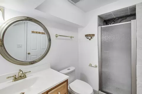 Bath - 237 S Radcliffe Ave, Des Plaines, IL 60016 photo 3 of 3