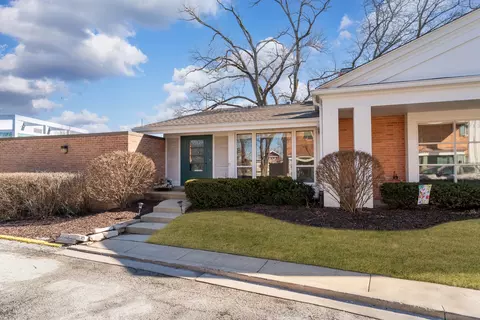 705 Carriage Hill Dr, Glenview, IL 60025