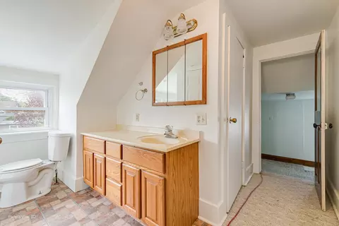 Bath - 603 7th St, Mazon, IL 60444 photo 2 of 3
