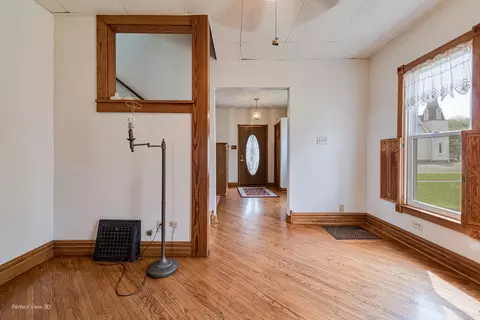 Living - 603 7th St, Mazon, IL 60444 photo 2 of 3