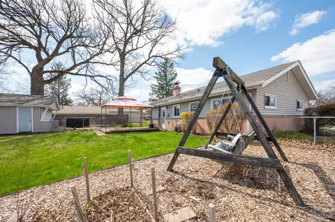 Exterior - 55 Payson St, Hoffman Estates, IL 60169 photo 4 of 5
