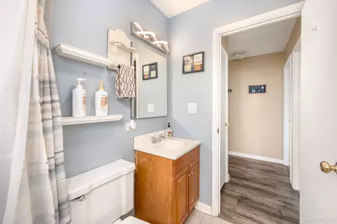 Bath - 55 Payson St, Hoffman Estates, IL 60169 photo 2 of 2