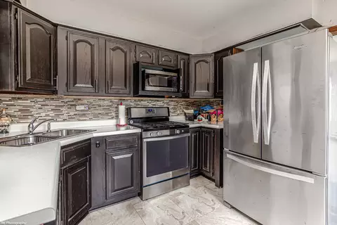 Kitchen - 7720 Lorel Ave, Burbank, IL 60459 photo 2 of 2