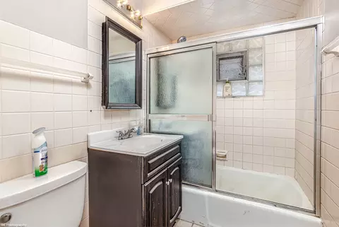 Bath - 7720 Lorel Ave, Burbank, IL 60459 photo 1 of 2