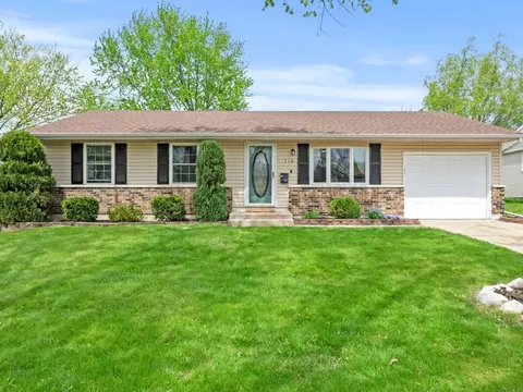 710 Larsen Ave, Streamwood, IL 60107