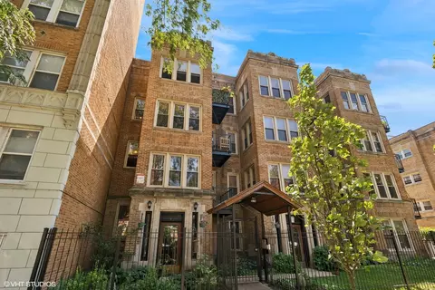 1627 W Pratt Blvd #3, Chicago, IL 60626