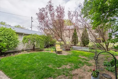 Exterior - 816 E Olive St, Bloomington, IL 61701 photo 10 of 11