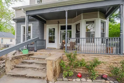 Exterior - 816 E Olive St, Bloomington, IL 61701 photo 2 of 11