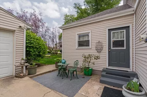 Exterior - 816 E Olive St, Bloomington, IL 61701 photo 5 of 11