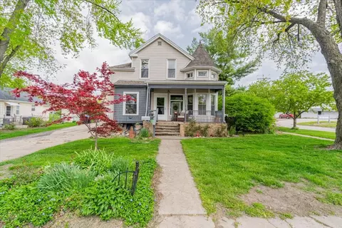 Exterior - 816 E Olive St, Bloomington, IL 61701 photo 3 of 11